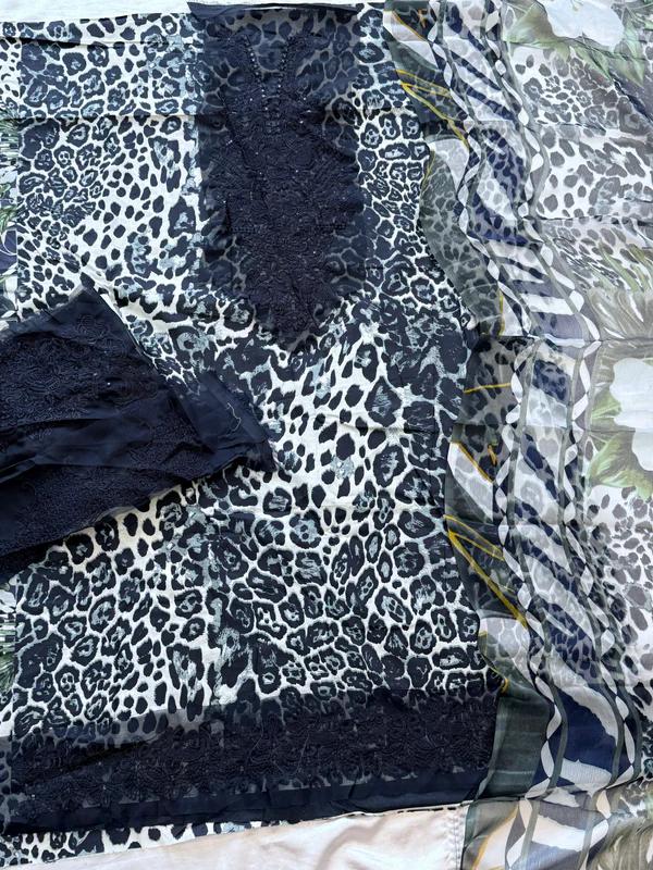 R116 - Unstiched Leopard Print with Embroidery Patch Suit
