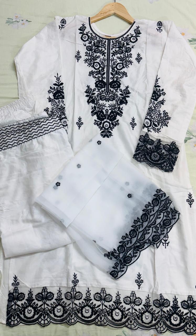 R49 - Hania Amir inspired Farshi Salwar Suit - Black