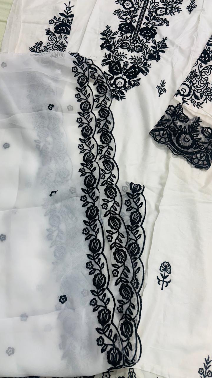 R49 - Hania Amir inspired Farshi Salwar Suit - Black